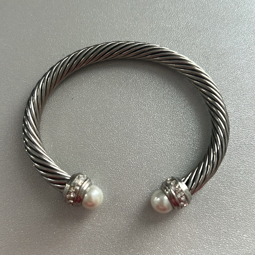 Silver Cable Bracelet with Pearl and Rhinestones - Picture 2 of 3